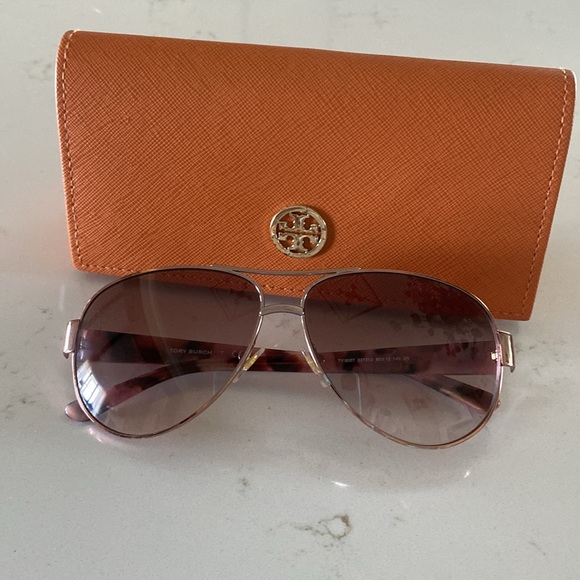 Tory Burch Rose Gold-Tone Aviator w/ Gradient Lens with case - Picture 7 of 7